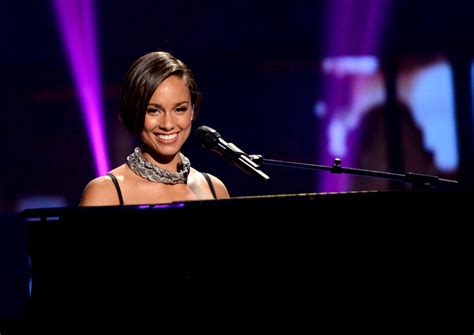 Must See Alicia Keys Debuts New Song On American Idol Essence