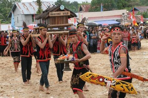 5 Suku Di Kalimantan Tengah Yang Terkenal Sering Jalan