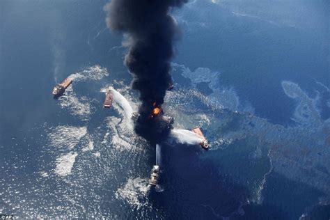 Deepwater Horizon Oil Rig Explosion 11 Workers Missing In The Gulf Of