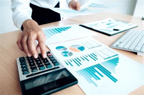 Sutau mata uang yang ditukarkan dengan mata fluktuasi pergerakan harga yang terjadi dalam kurs valuta asing ini akan diredam oleh pemerintah. Valuta Asing | e-akuntansi.com