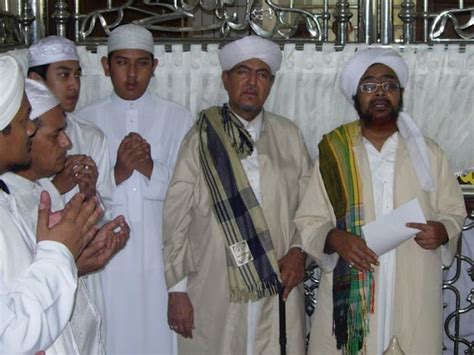 We did not find results for: Ahbabul-Musthofa (Para Pecinta Rasulullah SAW): Ziarah para habaib ke makam Syekh Sekumpul ...