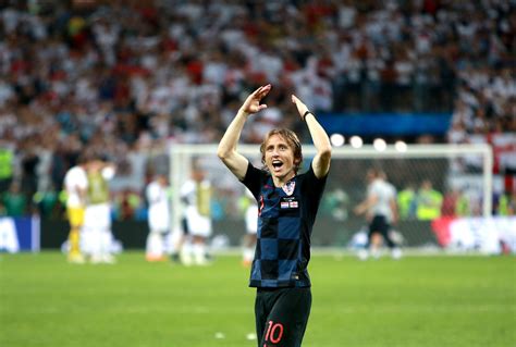 Born 9 september 1985) is a croatian professional footballer who plays as a midfielder for spanish club real madrid and captains the. Модрич, Коутиньо, Азар, Варан - в символической сборной ...
