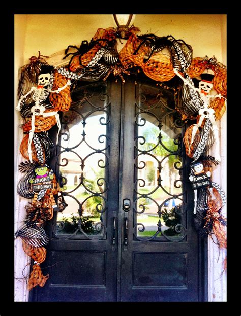 20 Halloween Front Door Decoration Ideas
