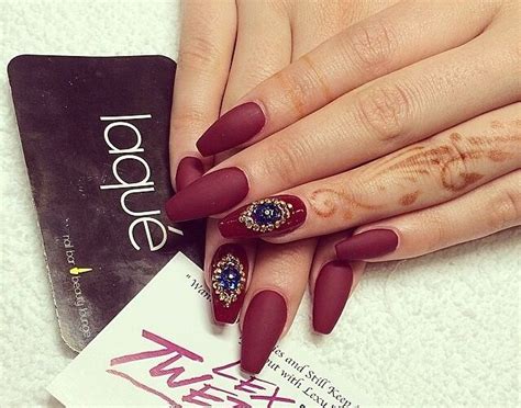 Burgundy Nails With Feather Design By Laqué I Love Nails Gorgeous