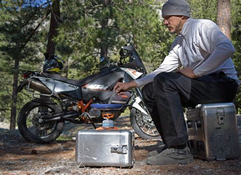 However, there are some different features to keep an eye out for when the cheapest side cases tend to be made from poorer quality materials. motorcycle-panniers-cooking - ADV Pulse