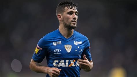 Please download one of our supported browsers. O Melhor jogo do ARRASCAETA pelo CRUZEIRO - YouTube