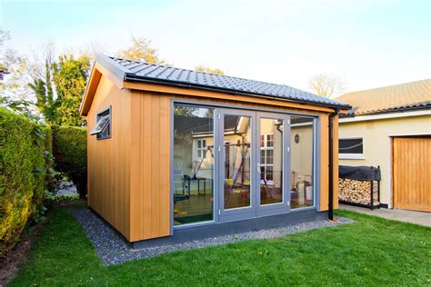 With office rental prices ever increasing and a daily commute to pay for, investing in a garden office can bring long term financial gain, by not wasting 'dead' money. Garden Office Gallery | Photos, Pictures, Plans, Design ...