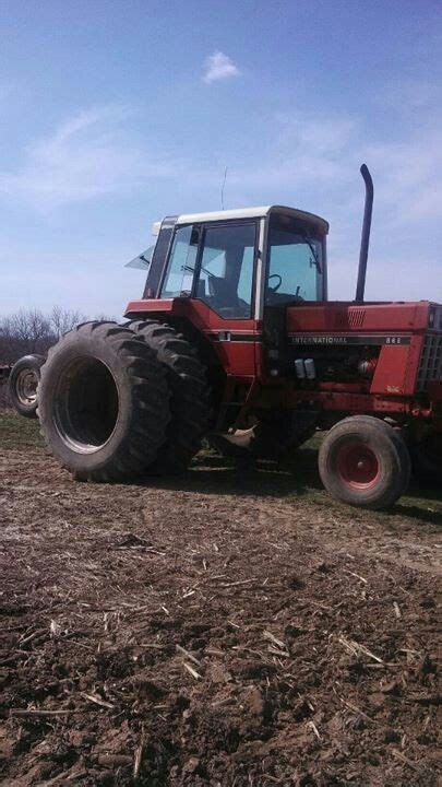 Ih 886 Red Tractor Tractors Farm Equipment Ih Lawn Mowers Farming