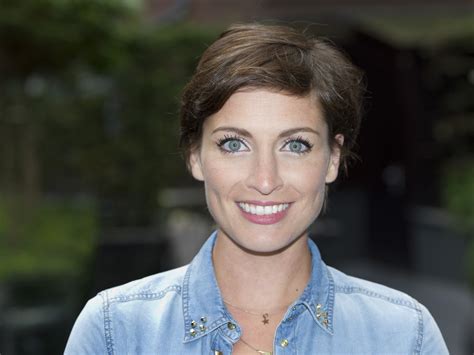 Als presentator is vivienne van den assem onder meer bekend van dutch dance quiz, rtl boulevard, je kent me toch schat?, goedemorgen nederland, het spetterslot, wie is de mol, zappsport, te leuk om waar. Vivienne van den Assem Net Worth, Age, Height, Weight ...