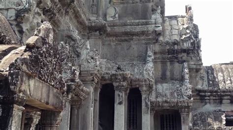 Berpandukan kepada mr google tempat menarik di kemboja yang pertama aku jumpa adalah angkor wat terletak di siem reap.berdasarkan sejarah angkor wat ni merupakan kota bersejarah di sana yang berusia ribuan tahun.apa yang menarik di situ. Kembara Kemboja di Angkor Wat, Siem Reap - YouTube