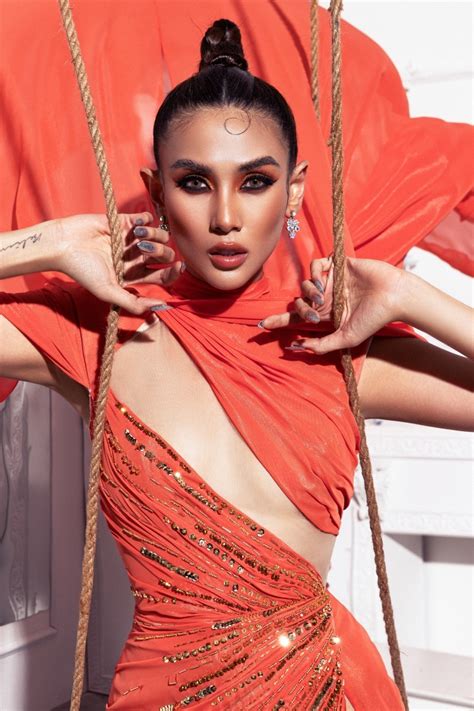 Võ hoàng yến vừa diện lại chiếc váy hồng đã được cao ngân chọn mặc cách đây không lâu trong vntm 2017, giữa hai cô nàng ai sẽ là người mặc đẹp hơn? Võ Hoàng Yến quyến rũ với đầm xẻ bay bổng - Phong cách sao ...