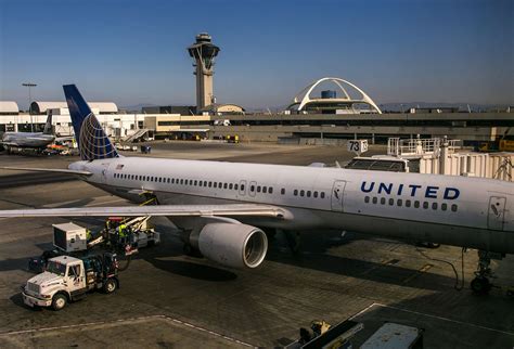 United Airlines Said To Plan Los Angeles Push In Comeback Effort