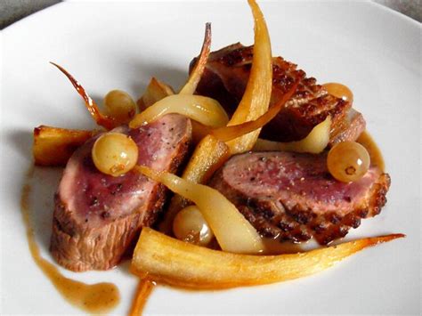 Magret de canard poêlée de raisins panais et poire facile découvrez