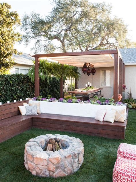 Fire pits comes in various styles. Fire Pit Ideas | HGTV