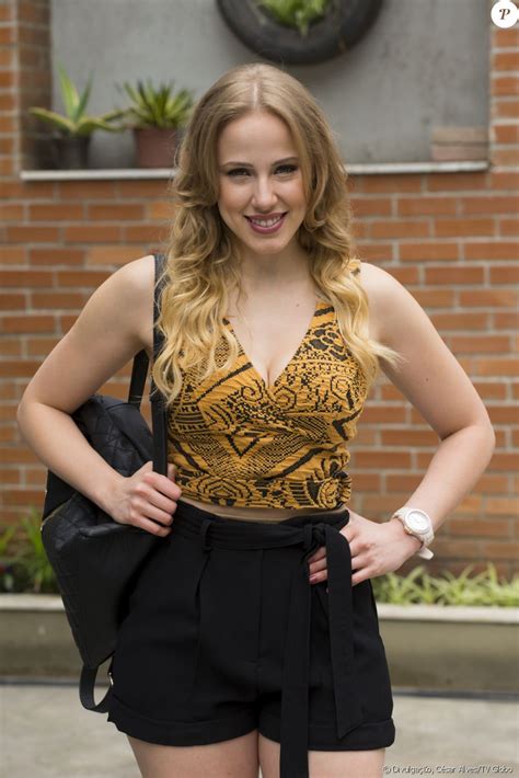 Acredito muito em deus, tudo que aconteceu na minha vida, eu agradeço muito a ele. Jéssica (Marcella Rica) minimiza a agressão sofrida pela amiga, na novela 'A Lei do Amor': 'Você ...