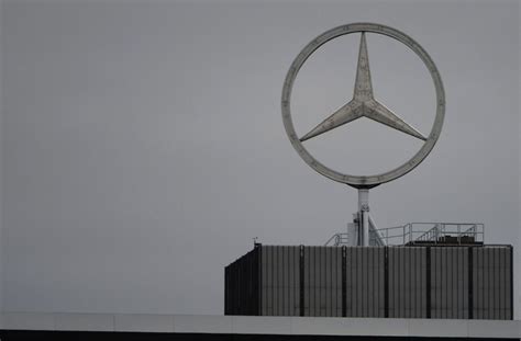 Umbau für E Mobilität Daimler trennt sich von fast 700 Zeitarbeitern