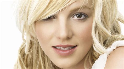 1920x1080 Britney Spears Face Make Up Haircut Blonde Wallpaper  Coolwallpapersme