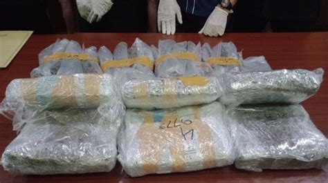 Kasat reserse narkoba polres metro jakarta barat, akbp ronaldo maradona, juga membenarkan kabar tersebut. Kronologis Penangkapan Artis Jendela SMP RR karena Pakai ...