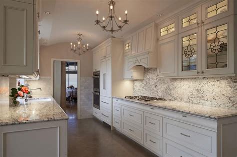 Granite countertops colors with white cabinets. Top 25 Best White Granite Colors for Kitchen Countertops
