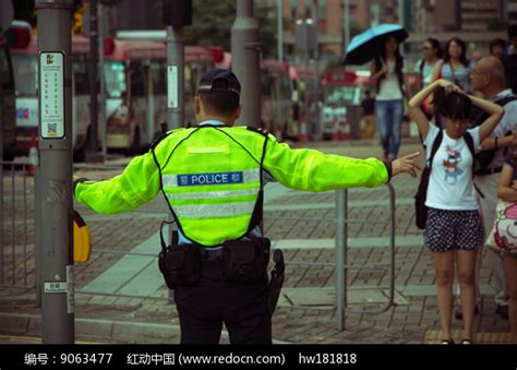 市民如欲查詢其車輛（汽車或摩托車）有否交通違例紀錄，可登入本系統進行查詢及繳交罰款（如有）。 如操作上遇到任何困難，歡迎詳閱《網上操作指南》或致電（853）2837 4214 查詢。 此外，市民亦可透過本系統登記使用「交通違例短訊通知服務」。 詳情請參閱《網上登記短訊通知服. 交通警察高清图片下载_红动网