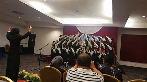 Perkembangan ucapan serta bahasa yang dapat diperlihatkan oleh seorang anak, merupakan petunjuk yang kelak penting untuk menetukan kemampuan anak tersebut untuk belajar. Bicara Berirama SR 2019 - YouTube