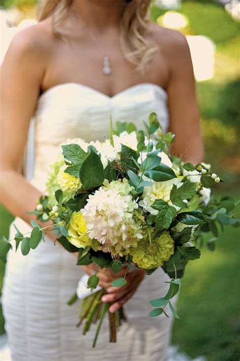 01 of 42 a mix of romantic roses Fall Bridal Bouquets - Southern Living