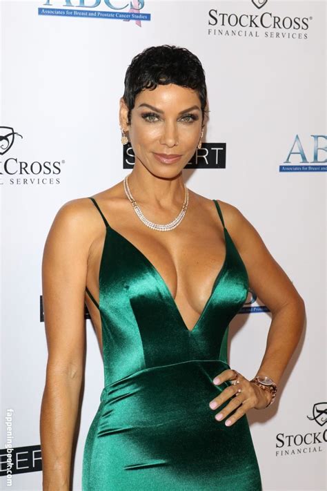 Nicole Murphy Cleavage The Fappening Leaked Photos Sexiezpicz Web Porn