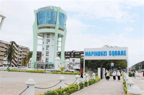 Bustani ya Mapinduzi Square Mnara wa Kumbukumbu ya Mapinduzi ya