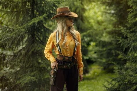 Red Dead Redemption 2 Player Shares Impressive Sadie Cosplay