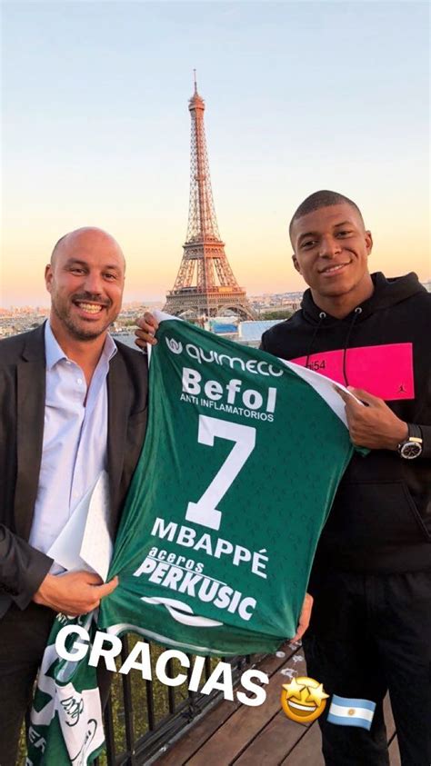 Novedades sobre sarmiento de junín. Mbappé posó con la de Sarmiento en 2020 | Posar, Campeones ...