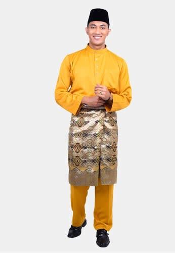 Lelaki berkupiah baju kuning larikan kanak kanak youtube. 15 Baju Raya Lelaki Terkini dan Moden di Malaysia 2020 ...