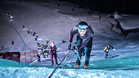 Ausgetragen wird die königsdisziplin am hahnenkamm nach dem, ebenfalls zu den klassikern. Vertical Up in Kitzbühel: Mit Haken und Ösen die Streif hinauf - WELT