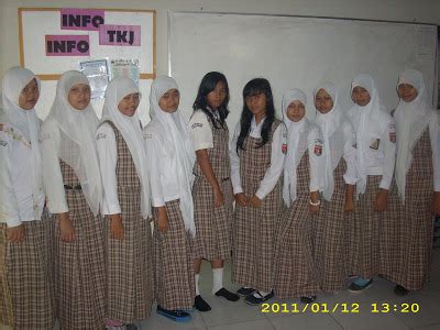 Yupss seperti namanya bahwa kami adalah siswa dan siswi di sekolah smk karya guna 1 yang berada dibekasi timur :) sekolah kami telah berdiri pada tahun 1997 guys, dengan materi dan pengajaran. YAYASAN DWI DAYA BHAKTI