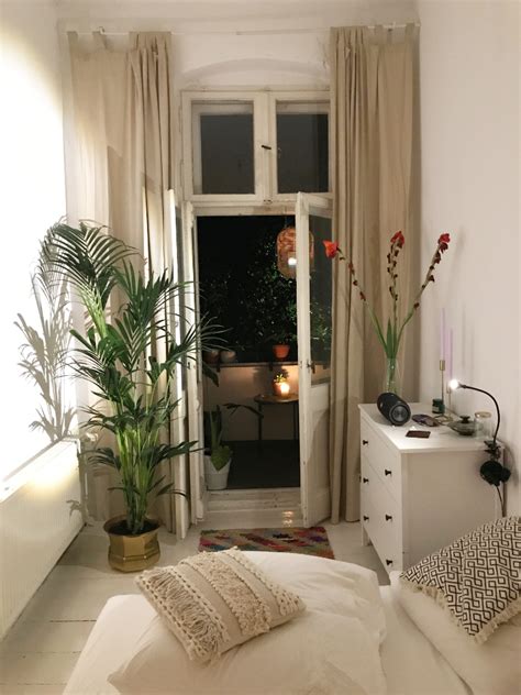 Denn je mehr freie bodenfläche du hast, desto gemütlicher wird dein wohnraum. Auch in einem kleinen, schmalen Zimmer kann man sich schön ...
