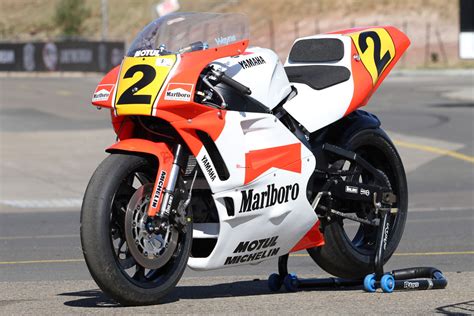 Yamaha offers 7 new models in india with most popular bikes being yzf r15 v3, fz s fi and mt 15. Classic: Wayne Rainey 1990 Marlboro Yamaha YZR500 - Bike ...