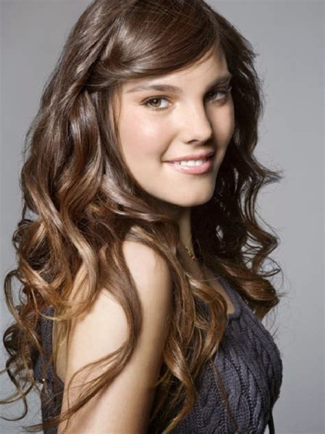 Pernah kebingungan memilih model rambut untuk wajah bulat atau lebar agar terlihat lebih tirus? Model rambut pendek panjang untuk wajah bulat pria wanita ...