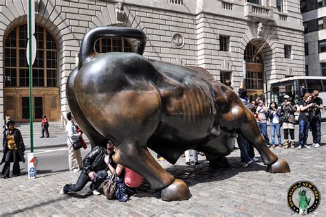 Friends of arturo di modica told italian media that the sculptor died in his in recent years, di modica opposed the temporary installation of another now famous statue, called fearless girl, opposite the bull. Le Portfolio Bons Plans Voyage New York : Charging bull ...
