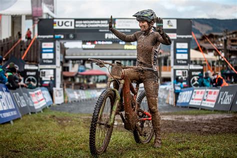 Thomas pidcock of great britain compete during the men's cross country mountain bike competition on july 26. Campeonato del Mundo de MTB 2020: Thomas Pidcock y Mélanie ...