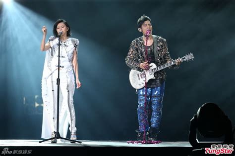 第十三届金曲奖周杰伦孙燕姿一起颁最佳新人奖视频 _网络排行榜