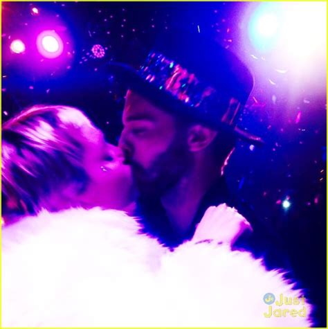 Miley Cyrus Patrick Schwarzenegger Kiss On New Year S Eve Photo Photo Photo