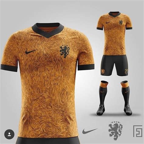 Ga terug naar de jaren 80 met dit grappige trainingspak voor vrouwen. Nieuw Nederlands Elftal ''van Gogh'' voetbalshirt ...