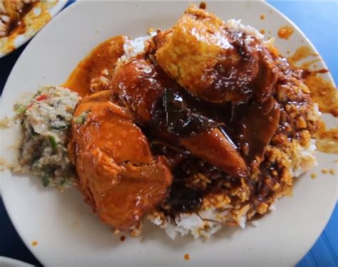 The 2017 world's best street food has awarded line clear nasi kandar penang as the 9th best street food in the world. Nasi Kandar Best Malaysia Foods - Scooter Saigon Tour
