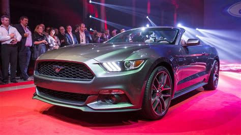 2015 Ford Mustang Convertible Debuts Alongside Fastback Coupe New Photos