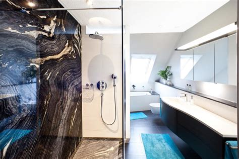 Kann direkt gekauft werden da. Badezimmer mit Marmor Silver Brown Wave und Keramik - Böhm ...