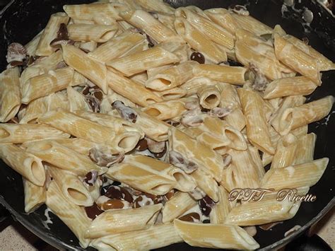 Lo smacafam è una ricetta tradizionale trentina cucinata soprattutto nel periodo di pasqua. Pasta Philadelphia e olive - PTT Ricette