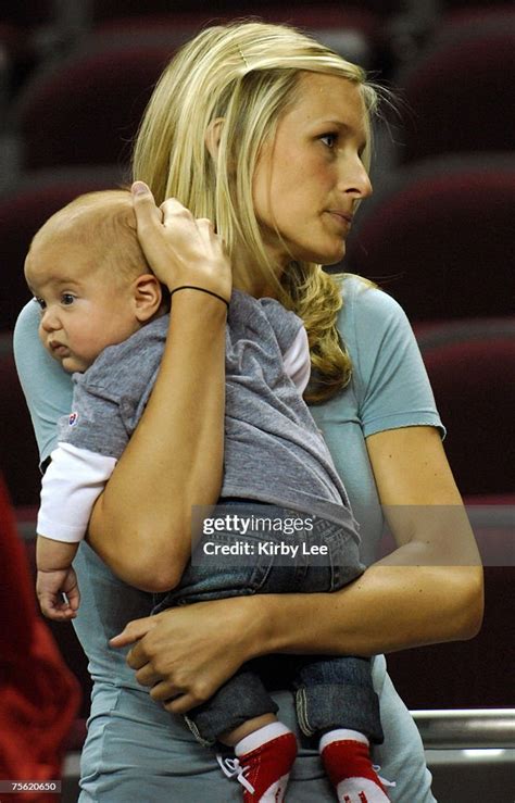 Brynn Cameron Holds Her Son Cole Cameron Leinart During Uscs 66 42 News Photo Getty Images