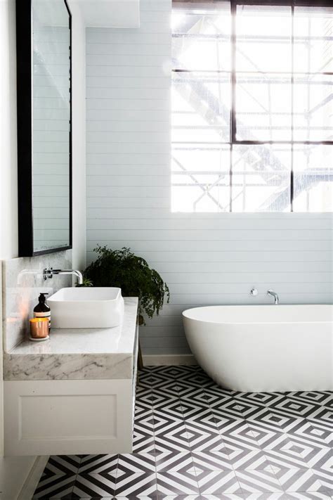 • jupe originale avec imprimé en forme d'échiquier • taille disponible : Vous cherchez des idées pour un carrelage noir et blanc?