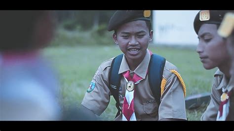 Tak ada kerumunan pengunjung yang hendak berburu obat dan vitamin maupun alat kesehatan. PERSATUAN PEMUDA PRAMUKA REPUBLIK INDONESIA - FILM PENDEK ...