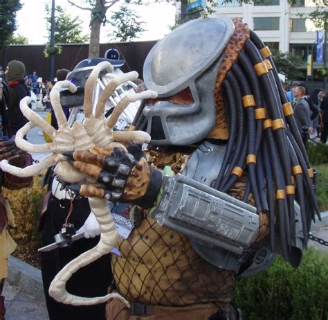 Do you like this video? Predator vs. Facehugger by ItekiThwei on DeviantArt