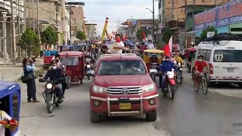 Durante la tarde de este martes, el candidato presidencial por perú libre, pedro castillo, brindó una conferencia de prensa para reiterar sus propuestas de campaña y solucionar los principales. Manejando moto llegó a Tarapoto - Diario Ahora